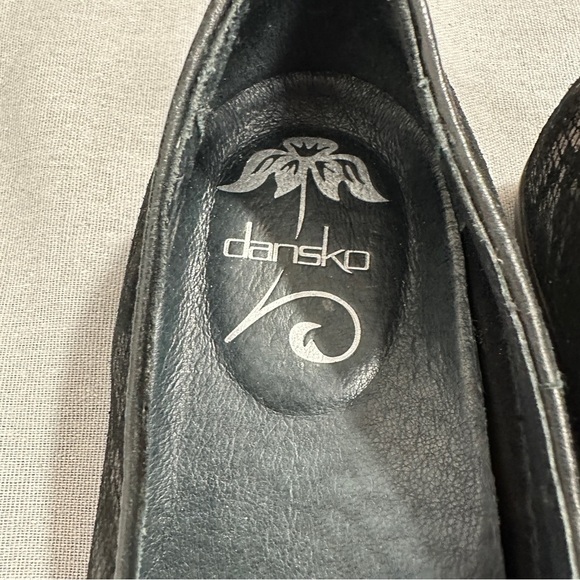 Sz. 36 Dansko Olivia black/gold snake print loafers, comfort, walking, slip-on - Picture 9 of 13